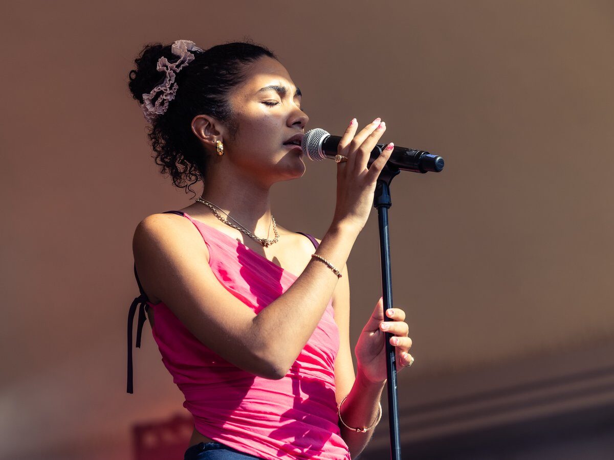 Olivia Dean Won a Grammy. Her Grandmother Is the Reason.